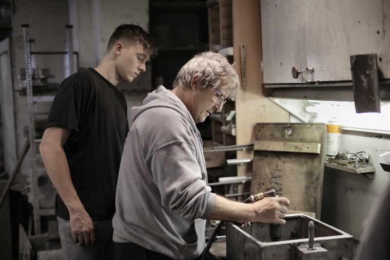Eine Ausbildung in einem Betrieb vermittelt praktische Kenntnisse